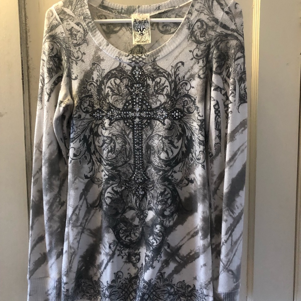 “Vocal” Women’s Long Sleeve Top